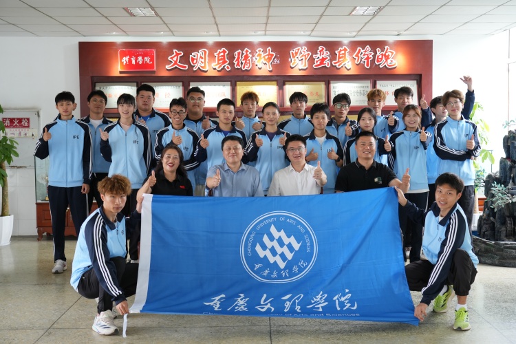 Uwyi_1745801438921035544.jpg 2.jpg