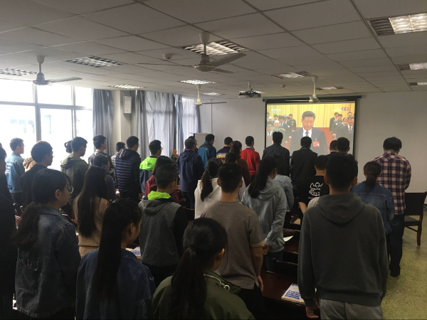 1508468235119020320.png 永利ylg官网师生集中观看第十九次全国代表大会开幕式2.png